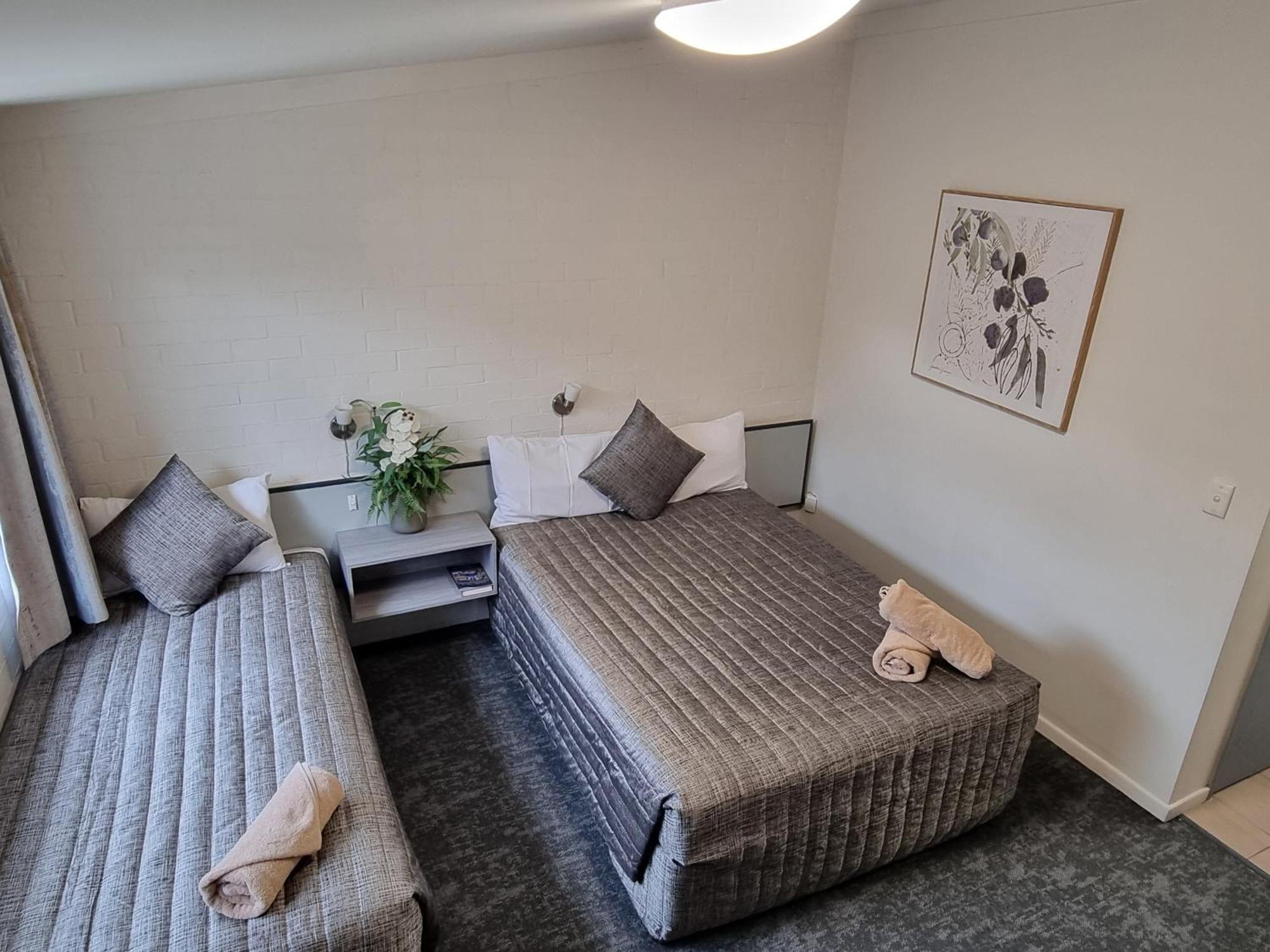Y Motels Yarraman Екстер'єр фото